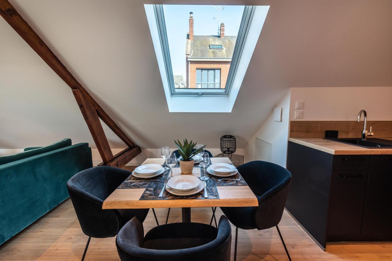 אמיינס Downtown Loft - Centre Ville - Wifi - Netflix מראה חיצוני תמונה